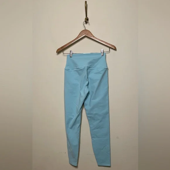 ALO Yoga 7/8 High-Waist Airbrush Legging in Chalk Blue